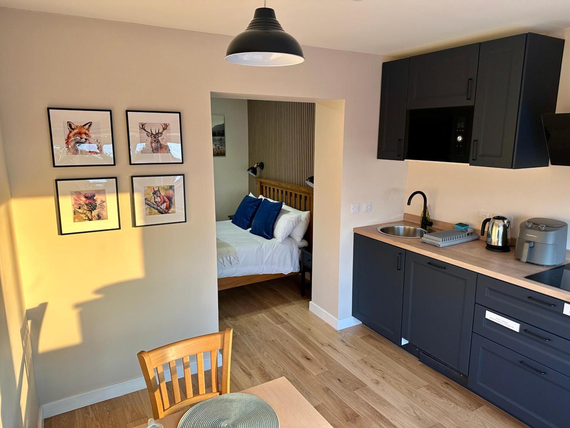 The Hebridean - & Hotel Broadford (Isle of Skye)